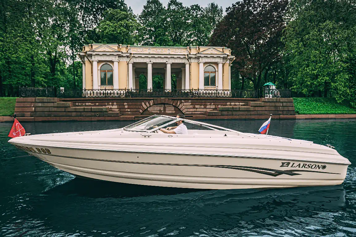 Катер LARSON 210 